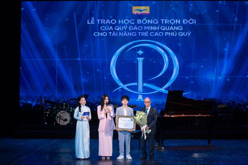 Quỹ Đào Minh Quang trao học bổng trọn đời cho tài năng trẻ Cao Phú Quý