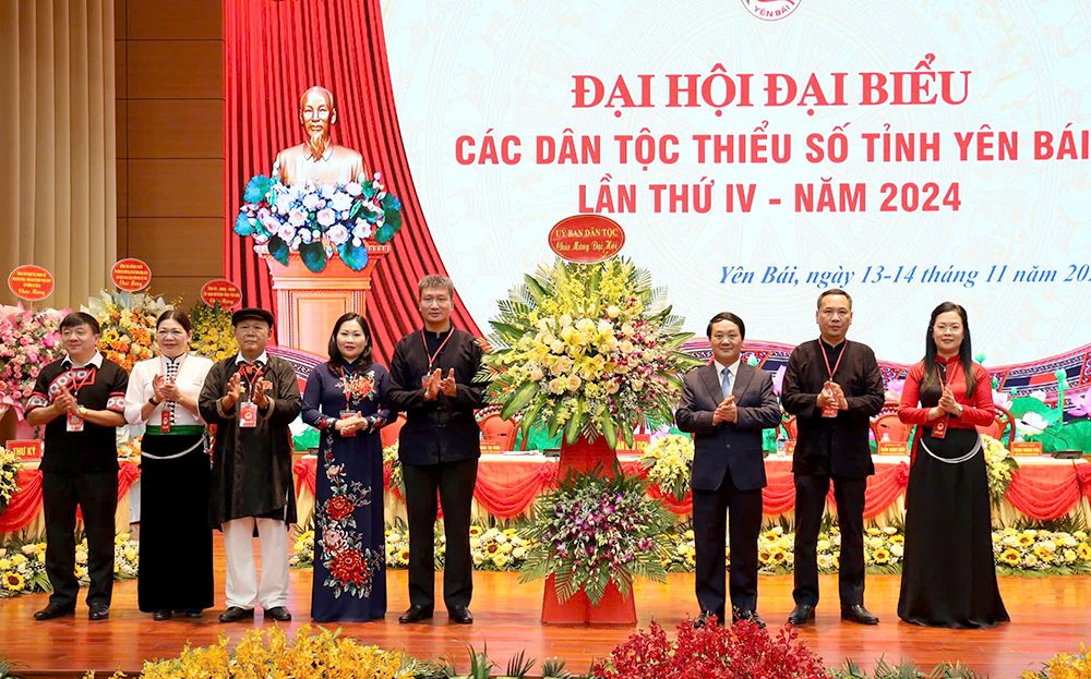 Đoàn kết, đổi mới, sáng tạo, chung sức xây dựng tỉnh Yên Bái phát triển theo hướng xanh, hài hòa, bản sắc và hạnh phúc 