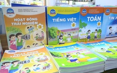 Giá sách giáo khoa hợp lý khi tính đúng, tính đủ chi phí “khớp” với khả năng chi trả của người dân