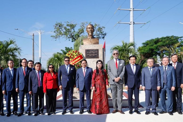 Khánh thành tôn tạo Tượng đài Chủ tịch Hồ Chí Minh tại Dominica