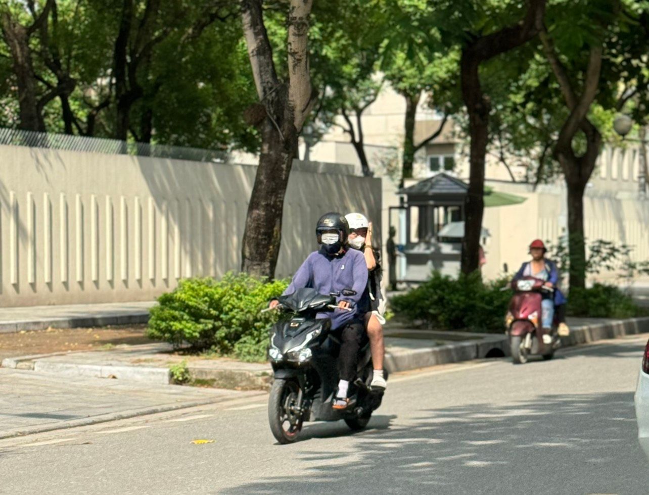 Hà Nội lạnh về đêm và sáng sớm, ngày nắng hanh